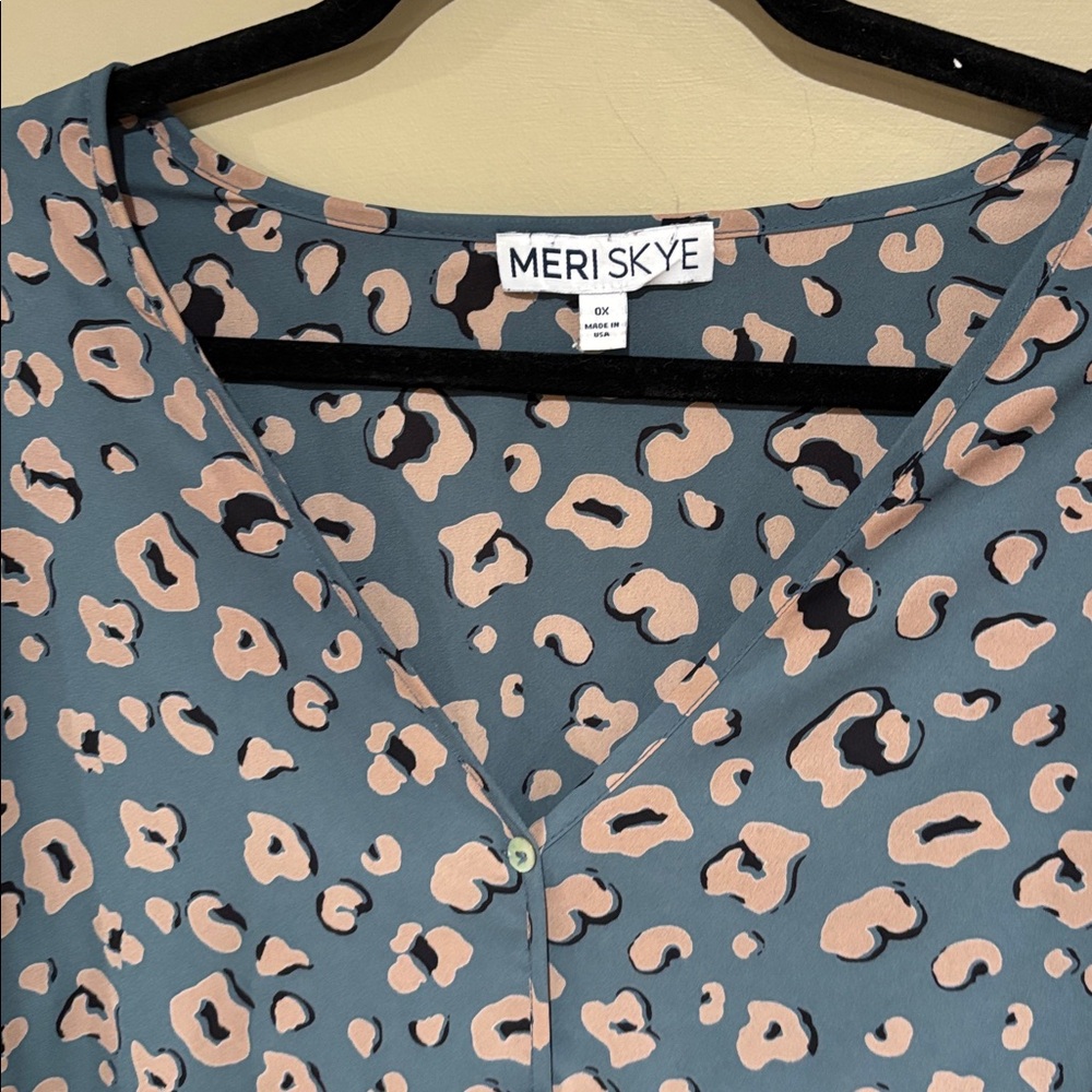 Blue cheetah button down tie front - Picture 3 of 3